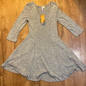 Long-sleeve dress with ruffles